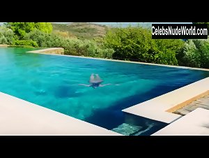 Adriana Ugarte Bikini , Explicit In Amoureux de ma femme (2018) 5