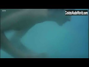 Adriana Vega Swimming Pool , Nudity In Cuatro mujeres y un lio (1985) 7