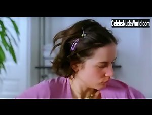 Agnes Obadia Shower , Explicit In Du poil sous les roses (2000) 8