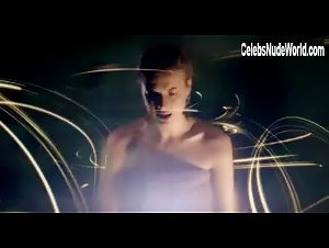 Agyness Deyn Hot , Bathtub In Electricity (2014) 4