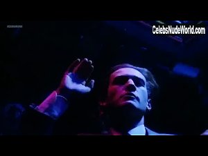 Ajita Wilson in Luca il contrabbandiere (1980) 6