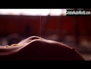 Alanna Ubach Tits, Nipples In Hung (series) (2009) 9