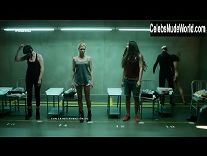 Alba Flores in Vis a vis (series) (2015) 3
