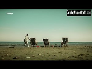 Alba Flores Bikini , Beach Nudity In Vis a vis (series) (2015) 15