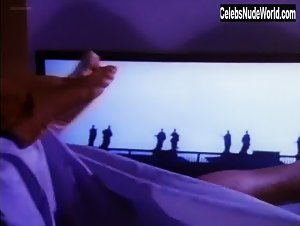 Alexandra Paul in Miliardi (1991) 6