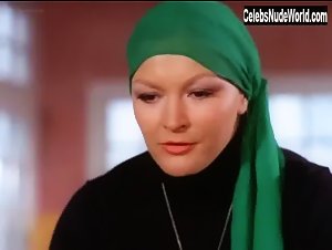 Alice Arno in Plaisir a trois (1974) 1