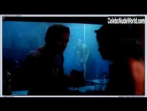 Alice Braga boobs , Public Nudity In Cidade Baixa (2005) 18