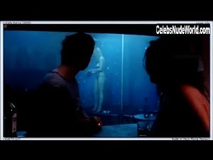 Alice Braga boobs , Public Nudity In Cidade Baixa (2005) 19