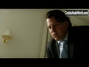 Alice Dwyer in Im Alleingang - Elemente des Zweifels (2013) 6