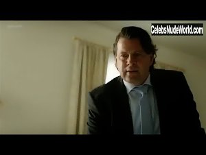 Alice Dwyer in Im Alleingang - Elemente des Zweifels (2013) 8