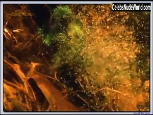 Alice Krige nude, boobs scene in Habitat (1997) 11