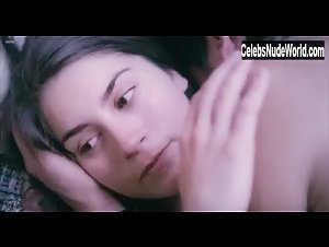 Alicia Rodriguez in Joven y alocada (2012) 20