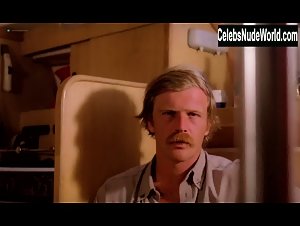 Aline Mess in El canibal (1980) 7