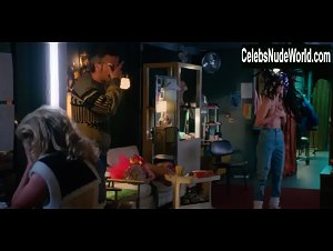 Alison Brie Topless , Bouncing boobs In GLOW (series) (2017) 15