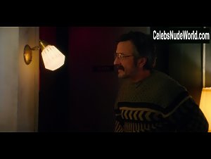 Alison Brie Topless , Bouncing boobs In GLOW (series) (2017) 18