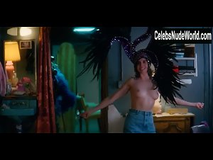 Alison Brie Topless , Bouncing boobs In GLOW (series) (2017) 8