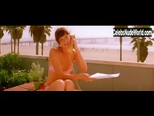 Alison Lohman Bathtub , Kissing In Where the Truth Lies (2005) 4