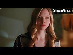 Amanda Seyfried Topless , Lingerie In Chloe (2009) 8