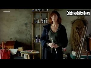 Amira Casar in Peindre ou faire l'amour (2005) 18