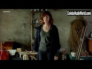 Amira Casar in Peindre ou faire l'amour (2005) 19