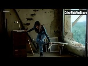 Amira Casar in Peindre ou faire l'amour (2005) 8
