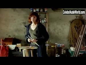 Amira Casar boobs , Explicit In Peindre ou faire l'amour (2005) 2