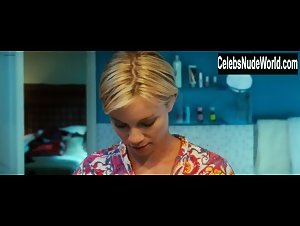 Amy Smart nude, Bathtub scene in Mirrors (2008) 7