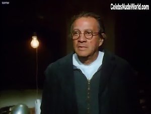 Ana Belen in La colmena (1982) 13