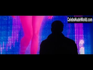 Ana de Armas in Blade Runner 2049 (2017) 10
