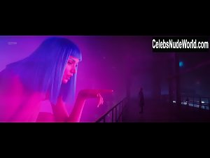 Ana de Armas in Blade Runner 2049 (2017) 13