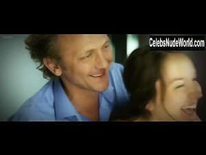 Anais Demoustier Smok , Couple In Elles (2011) 18