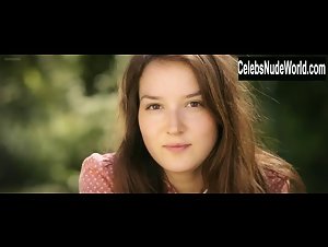 Anais Demoustier Smok , Couple In Elles (2011) 6