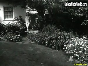 Andrea Thompson Outdoor Nudity , Explicit In A Gun, a Car, a Blonde (1997) 3