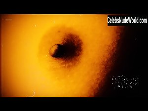 Angele Arnaud Kissing , Topless In La Verite Nue (series) (2018) 6