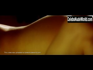 Angela Molina in Carne tremula (1997) 10