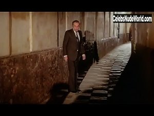 Angela Molina in Cet obscur objet du desir (1977) 7