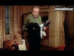 Angela Molina boobs , Flashing In Cet obscur objet du desir (1977) 10
