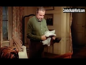 Angela Molina boobs , Flashing In Cet obscur objet du desir (1977) 11