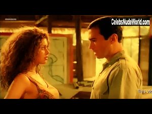 Angie Cepeda in Pantaleon y las visitadoras (2000)