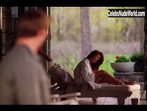 Angie Everhart Bare Legs , Outdoor in Wicked Minds (2002) 17