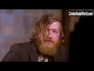 Anja Engstrom in Emanuelle - Perche violenza alle donne (1977) 18