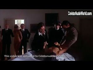 Anja Engstrom in Emanuelle - Perche violenza alle donne (1977) 8