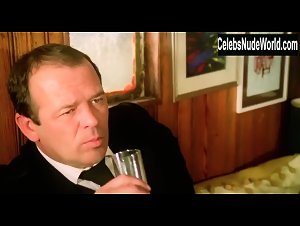 Anja Engstrom in Uomini si nasce poliziotti si muore (1976) 20