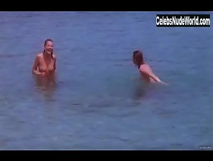 Anja Schute in Premiers desirs (1984) 10