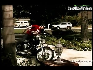 Belinda Gavin Shower , Lesbian in Roommate Wanted (2002) 11