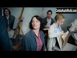 Anna Maria Muhe in Die Neue Zeit (series) (2019) 3