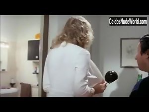 Anna Maria Rizzoli in L'insegnante al mare con tutta la classe (1980) 1
