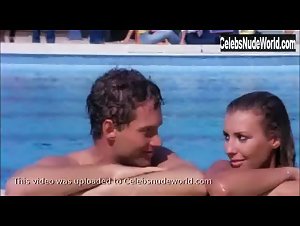 Anna Maria Rizzoli in L'insegnante al mare con tutta la classe (1980) 20