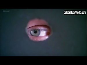 Anna Maria Rizzoli in L'insegnante al mare con tutta la classe (1980) 5