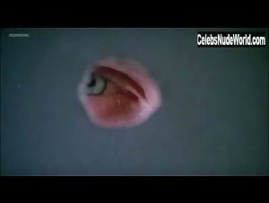 Anna Maria Rizzoli in L'insegnante al mare con tutta la classe (1980) 8